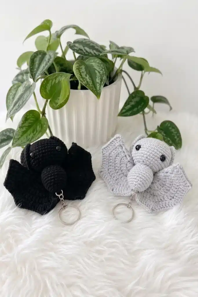 amigurumi bat keychain pattern - featured image