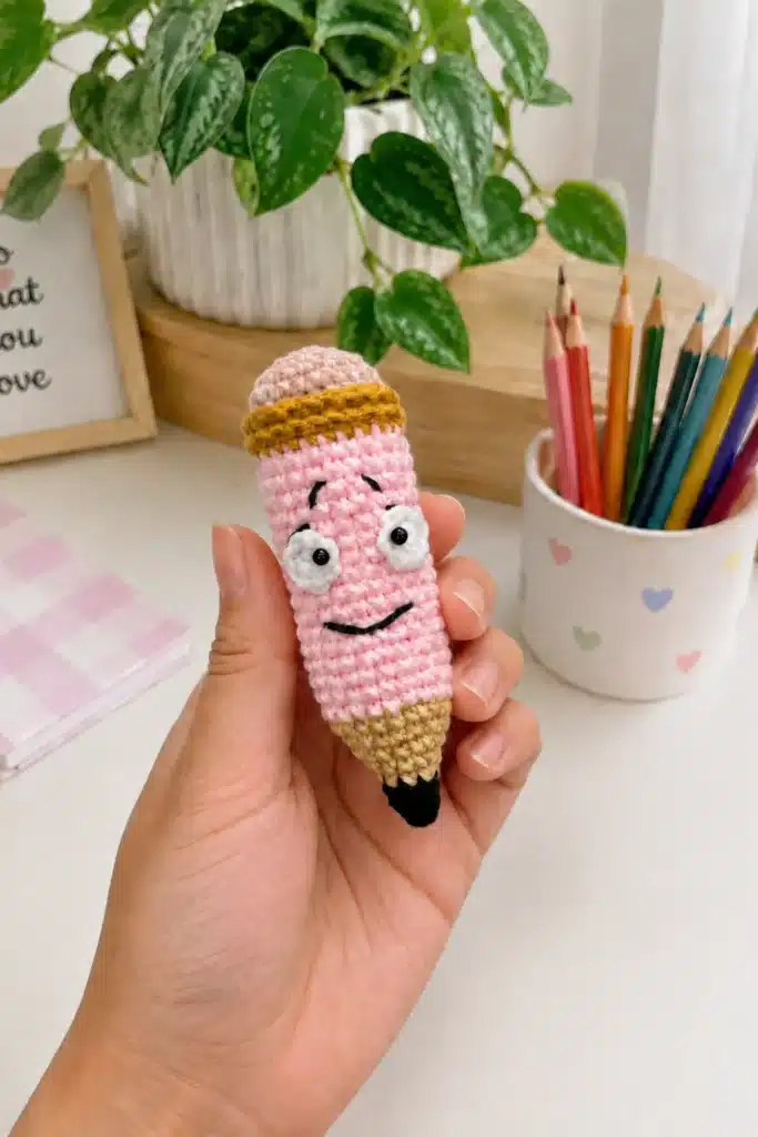 amigurumi pencil toy - featured image