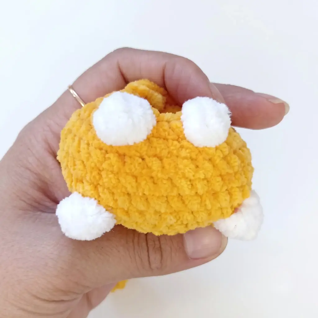 big-eyed kitten amigurumi pattern crochet project crochet project detail 2