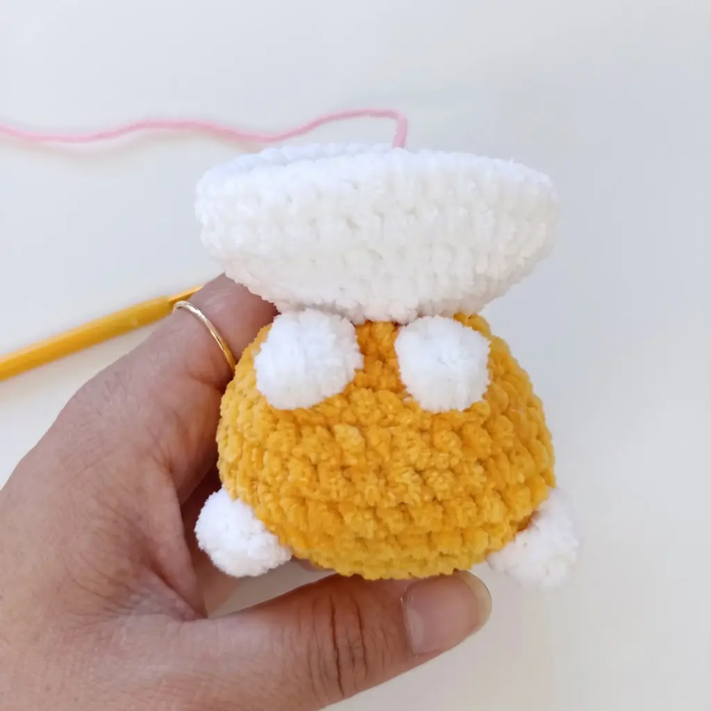 big-eyed kitten amigurumi pattern crochet project crochet project detail 3