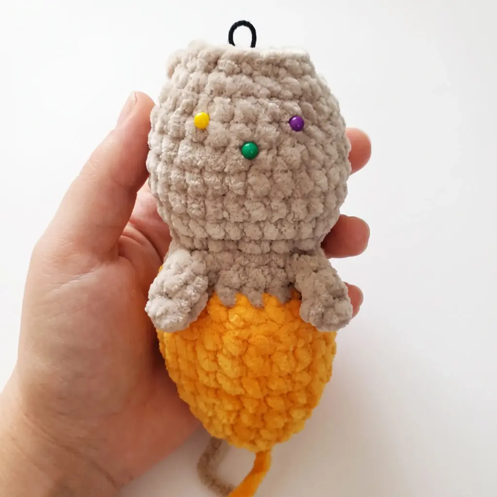 bunny-in-a-carrot amigurumi crochet project crochet project detail 3