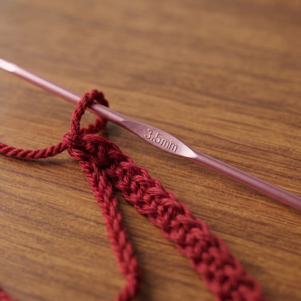 crochet chain stitch - featured image