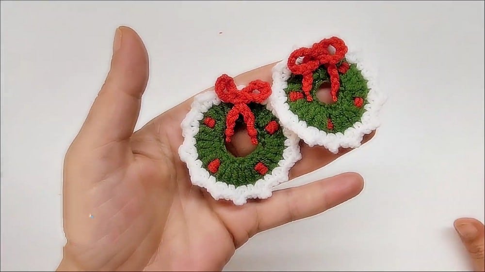 crochet Christmas wreath pattern crochet project crochet project detail 1