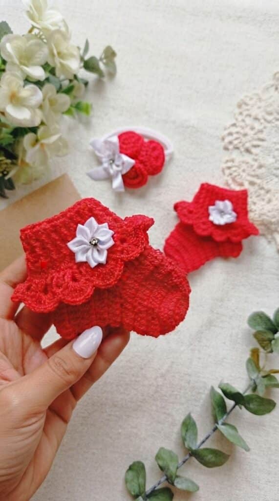 crochet infant socks free pattern - featured image