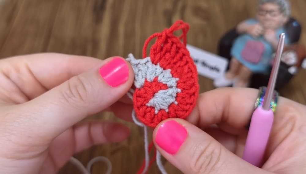 crochet spiral heart granny square pattern crochet project crochet project detail 3