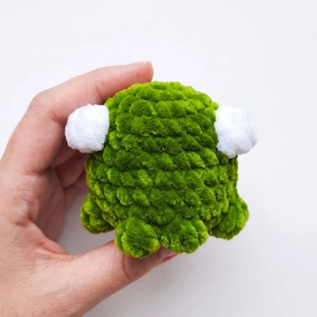 emotional frog amigurumi crochet project crochet project detail 3