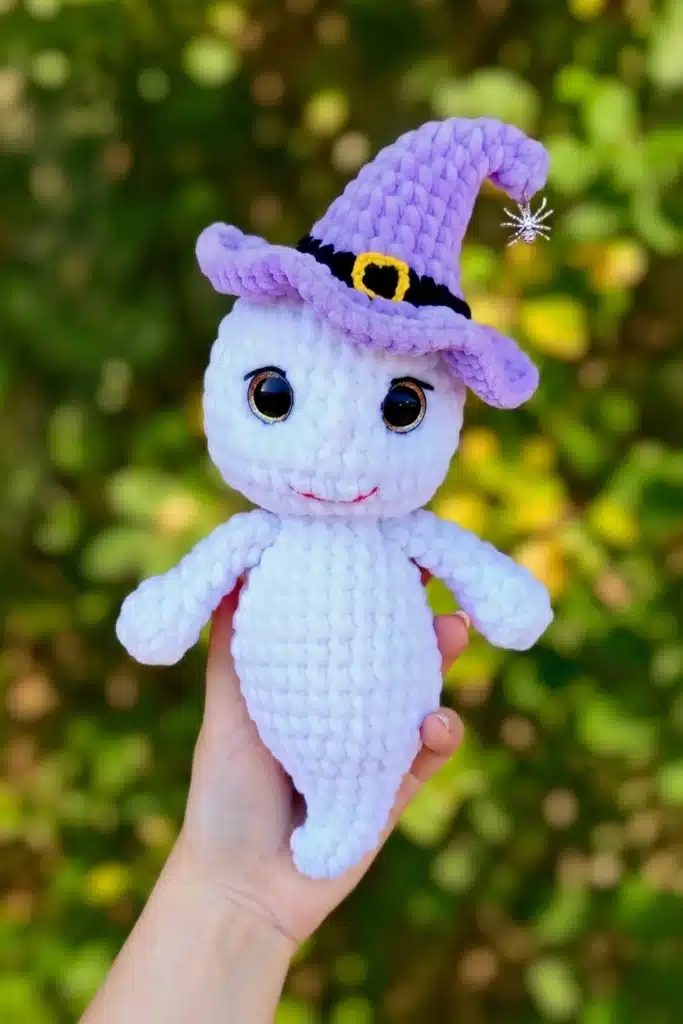 halloween ghost amigurumi pattern - featured image