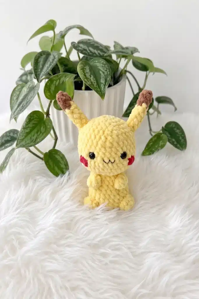 mini pikachu amigurumi crochet pattern - featured image