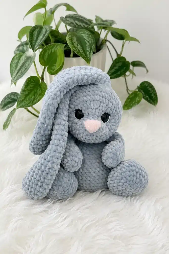plush amigurumi bunny - featured image