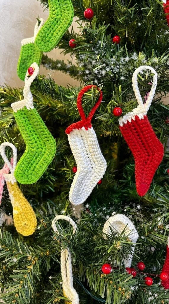 quick crochet stocking ornament - featured image