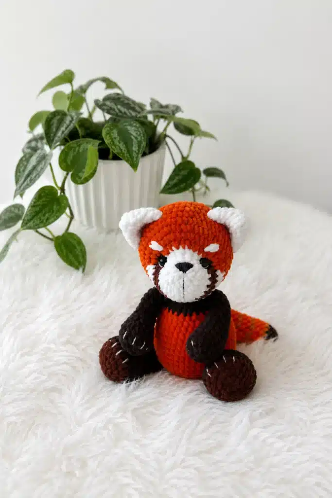 red panda amigurumi pattern - featured image