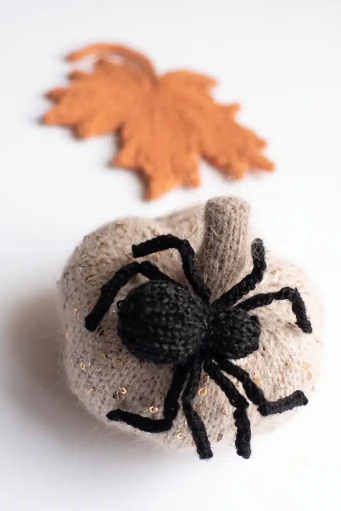 tiny knit spider amigurumi pattern - featured image