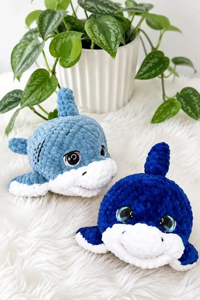 baby shark amigurumi - featured image