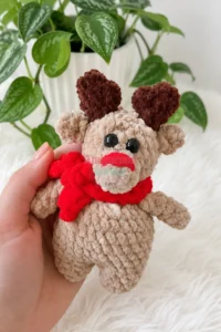 crochet reindeer pattern - featured image