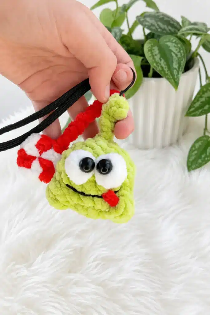 Om Nom crochet keychain - featured image